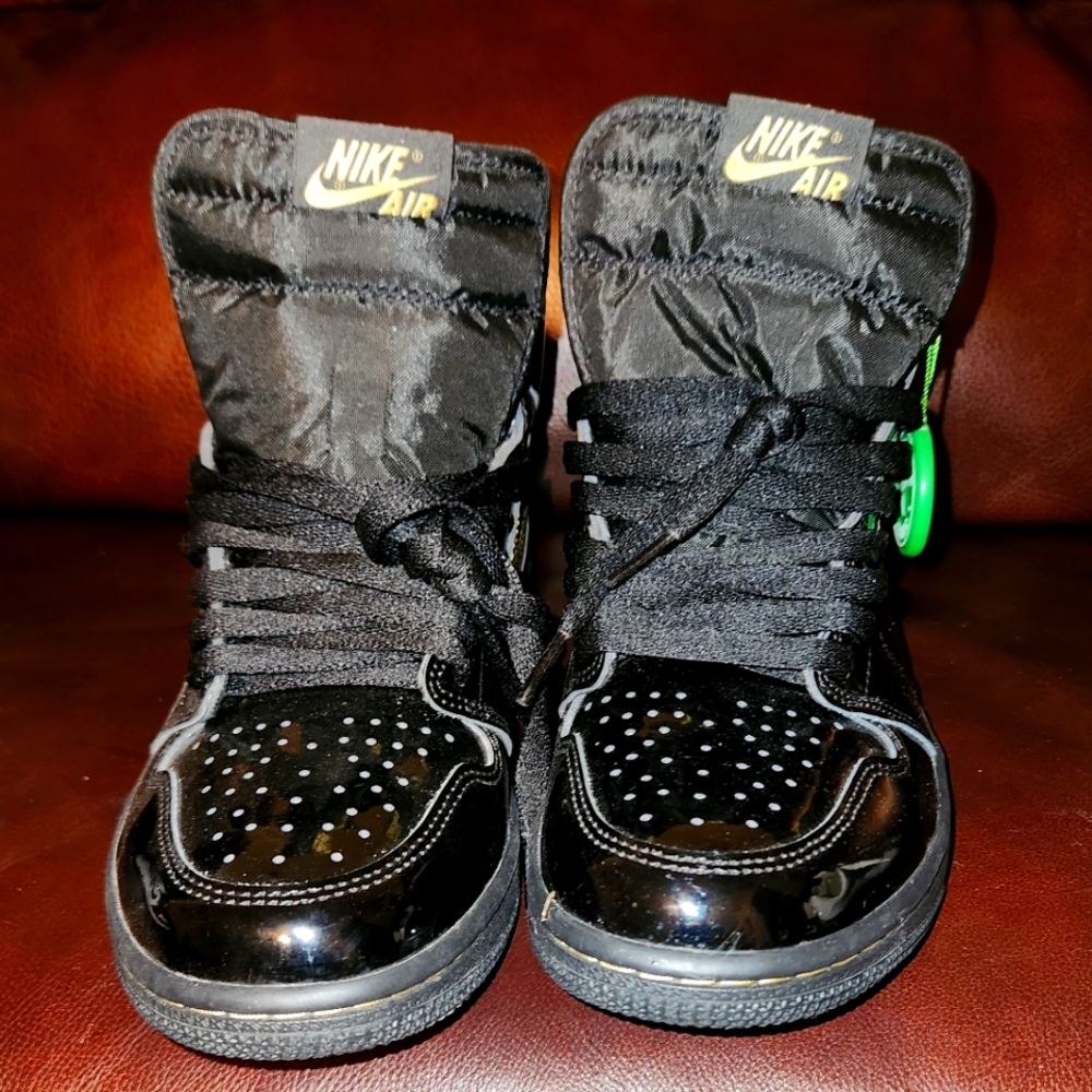 Shiny black retro 1 Jordan's size 7.5